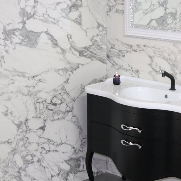 Piastrelle per irivestimento bagno effetto marmo  Arabescato White 120 x 119,6 cm.